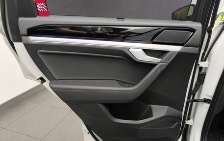 Volkswagen Touareg III, 2019 год, 4 934 400 рублей, 23 фотография