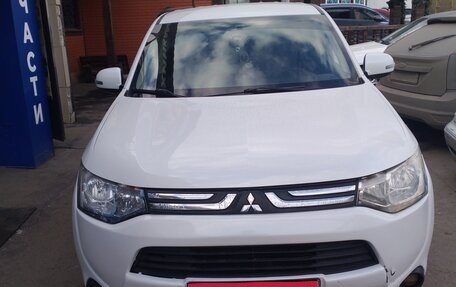 Mitsubishi Outlander III рестайлинг 3, 2013 год, 1 050 000 рублей, 1 фотография