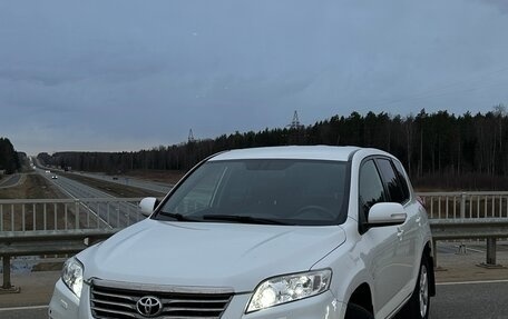 Toyota RAV4, 2011 год, 1 650 000 рублей, 2 фотография