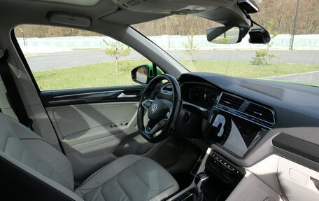 Volkswagen Tiguan II, 2019 год, 4 100 000 рублей, 26 фотография