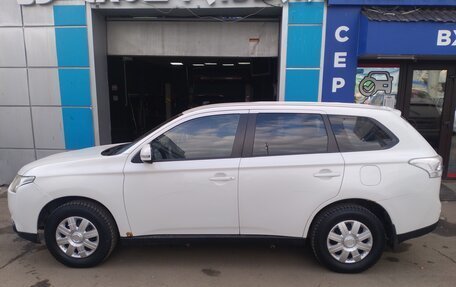 Mitsubishi Outlander III рестайлинг 3, 2013 год, 1 050 000 рублей, 2 фотография