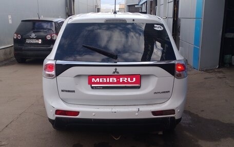 Mitsubishi Outlander III рестайлинг 3, 2013 год, 1 050 000 рублей, 3 фотография