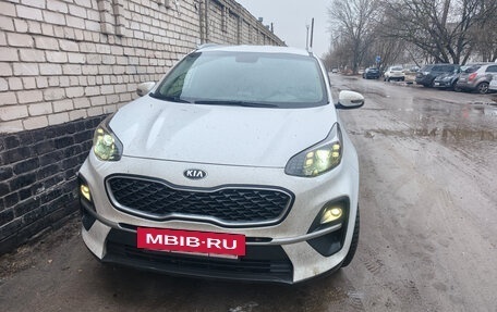KIA Sportage IV рестайлинг, 2020 год, 2 100 000 рублей, 4 фотография