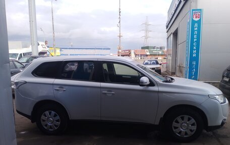 Mitsubishi Outlander III рестайлинг 3, 2013 год, 1 050 000 рублей, 4 фотография