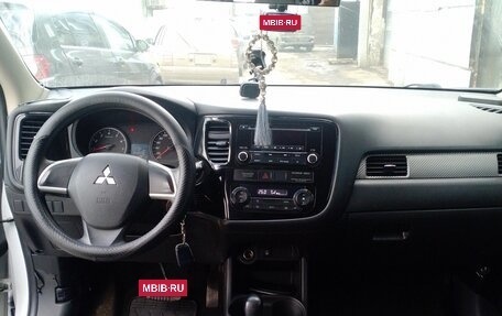 Mitsubishi Outlander III рестайлинг 3, 2013 год, 1 050 000 рублей, 6 фотография