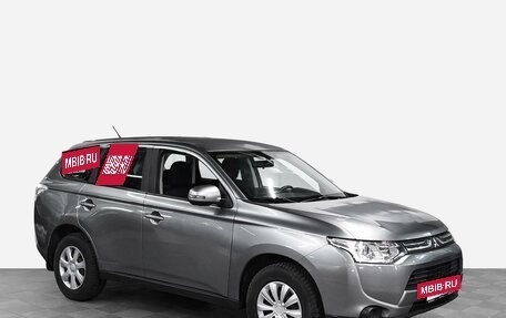 Mitsubishi Outlander III рестайлинг 3, 2013 год, 1 435 000 рублей, 2 фотография