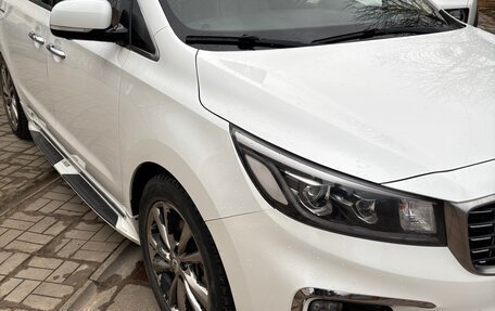 KIA Carnival III, 2018 год, 2 800 000 рублей, 1 фотография