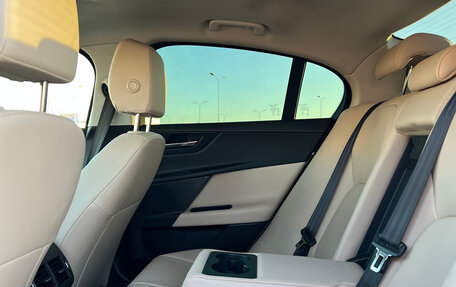 Jaguar XE I рестайлинг, 2016 год, 2 150 000 рублей, 19 фотография