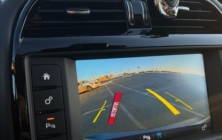 Jaguar XE I рестайлинг, 2016 год, 2 150 000 рублей, 17 фотография