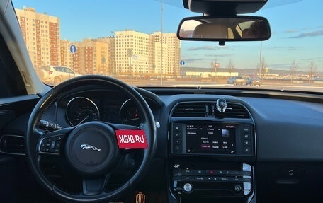 Jaguar XE I рестайлинг, 2016 год, 2 150 000 рублей, 16 фотография