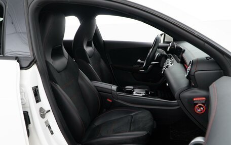 Mercedes-Benz CLA, 2019 год, 2 889 050 рублей, 8 фотография