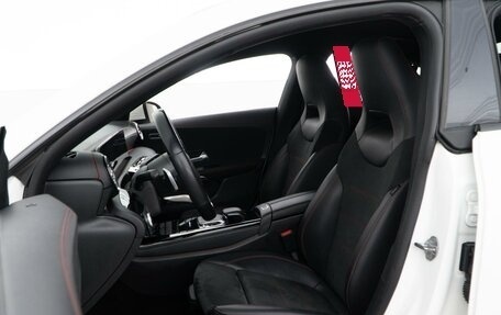 Mercedes-Benz CLA, 2019 год, 2 889 050 рублей, 10 фотография