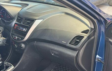 Hyundai Solaris II рестайлинг, 2015 год, 749 000 рублей, 23 фотография