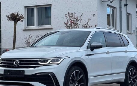 Volkswagen Tiguan II, 2023 год, 3 175 000 рублей, 4 фотография