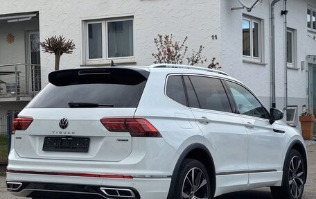 Volkswagen Tiguan II, 2023 год, 3 175 000 рублей, 5 фотография