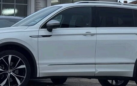 Volkswagen Tiguan II, 2023 год, 3 175 000 рублей, 8 фотография