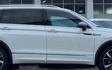Volkswagen Tiguan II, 2023 год, 3 175 000 рублей, 7 фотография