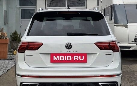 Volkswagen Tiguan II, 2023 год, 3 175 000 рублей, 3 фотография