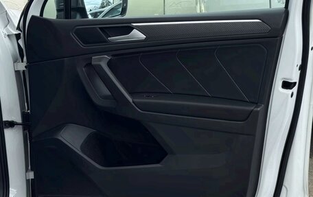 Volkswagen Tiguan II, 2023 год, 3 175 000 рублей, 17 фотография