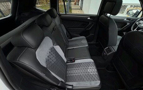 Volkswagen Tiguan II, 2023 год, 3 175 000 рублей, 25 фотография