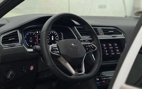 Volkswagen Tiguan II, 2023 год, 3 175 000 рублей, 33 фотография