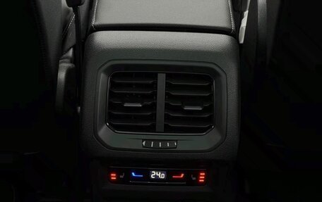 Volkswagen Tiguan II, 2023 год, 3 175 000 рублей, 35 фотография