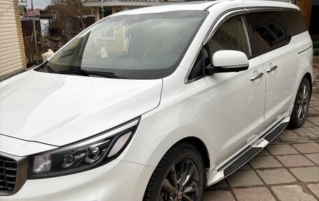 KIA Carnival III, 2018 год, 2 800 000 рублей, 2 фотография