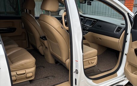 KIA Carnival III, 2018 год, 2 800 000 рублей, 7 фотография