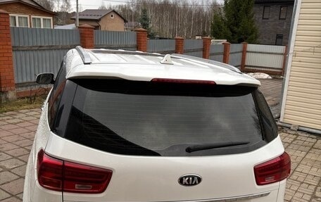 KIA Carnival III, 2018 год, 2 800 000 рублей, 3 фотография