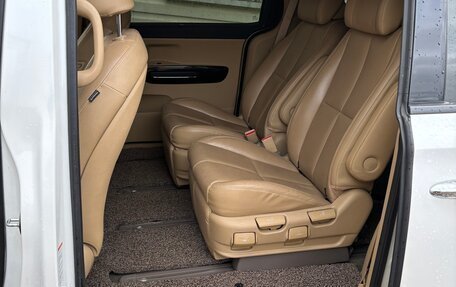 KIA Carnival III, 2018 год, 2 800 000 рублей, 10 фотография