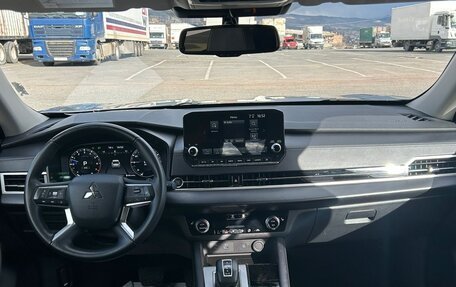 Mitsubishi Outlander, 2023 год, 3 200 000 рублей, 6 фотография