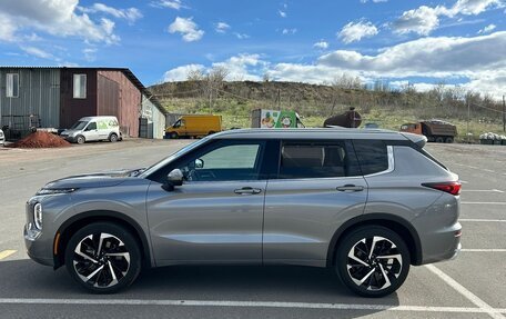 Mitsubishi Outlander, 2023 год, 3 200 000 рублей, 2 фотография