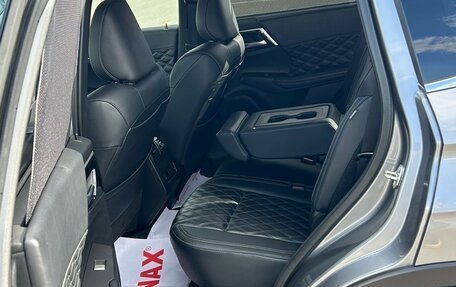 Mitsubishi Outlander, 2023 год, 3 200 000 рублей, 9 фотография