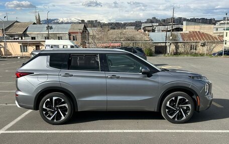 Mitsubishi Outlander, 2023 год, 3 200 000 рублей, 10 фотография