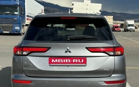 Mitsubishi Outlander, 2023 год, 3 200 000 рублей, 3 фотография