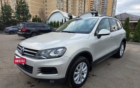 Volkswagen Touareg III, 2012 год, 1 750 000 рублей, 2 фотография