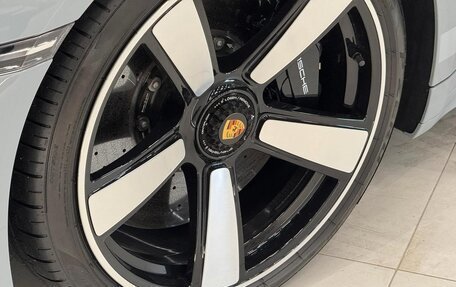 Porsche 911, 2023 год, 44 000 000 рублей, 10 фотография