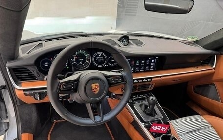 Porsche 911, 2023 год, 44 000 000 рублей, 8 фотография