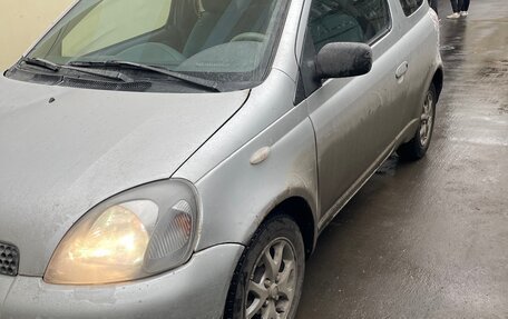 Toyota Yaris I рестайлинг, 2000 год, 250 000 рублей, 1 фотография