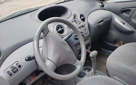 Toyota Yaris I рестайлинг, 2002 год, 250 000 рублей, 6 фотография