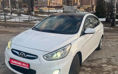 Hyundai Solaris II рестайлинг, 2013 год, 499 000 рублей, 1 фотография