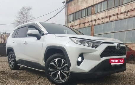 Toyota RAV4, 2021 год, 3 099 000 рублей, 2 фотография