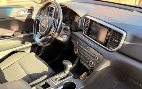 KIA Sportage IV рестайлинг, 2018 год, 2 300 000 рублей, 1 фотография