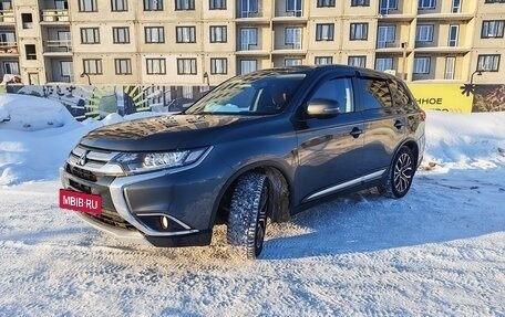 Mitsubishi Outlander III рестайлинг 3, 2018 год, 1 700 000 рублей, 3 фотография