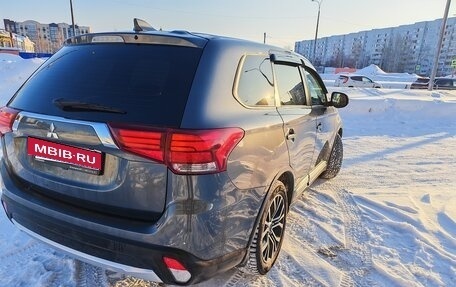 Mitsubishi Outlander III рестайлинг 3, 2018 год, 1 700 000 рублей, 5 фотография