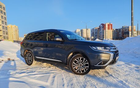 Mitsubishi Outlander III рестайлинг 3, 2018 год, 1 700 000 рублей, 6 фотография