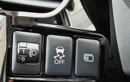 Mitsubishi Outlander III рестайлинг 3, 2018 год, 1 700 000 рублей, 14 фотография