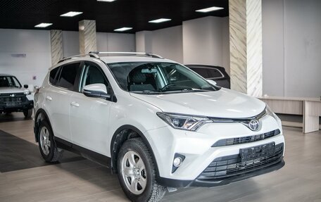 Toyota RAV4, 2018 год, 2 862 000 рублей, 1 фотография