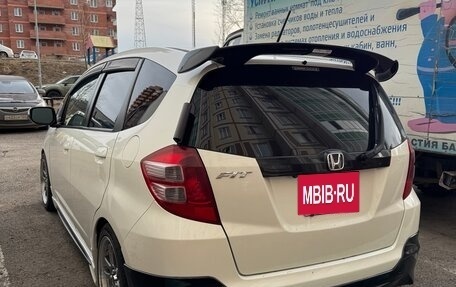 Honda Fit III, 2010 год, 810 000 рублей, 4 фотография