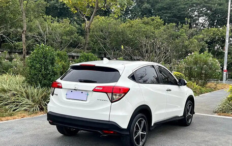 Honda Vezel, 2022 год, 1 650 000 рублей, 2 фотография